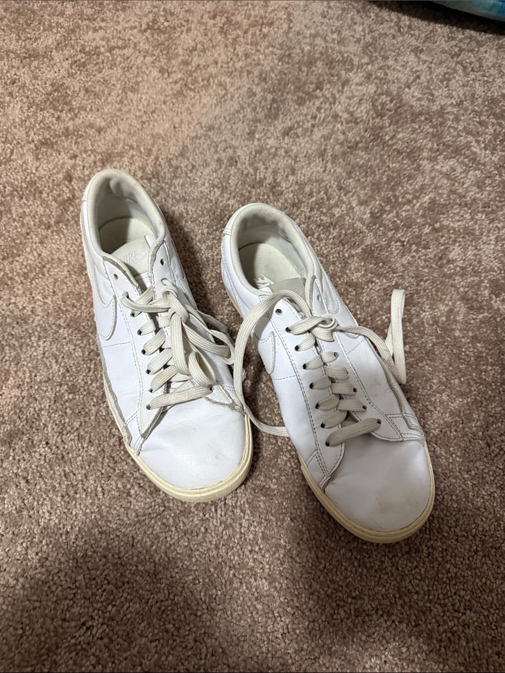 Nike White Women's Low-Top Leather Sneakers